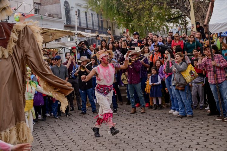 Se conjugan en La Alameda la música, baile, e historia literaria en el FAOT 2024