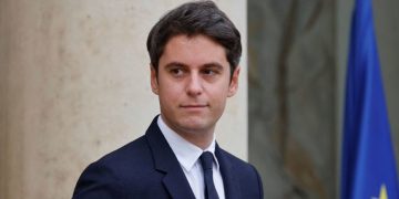 Gabriel Attal, el primer ministro francés más joven y abiertamente gay