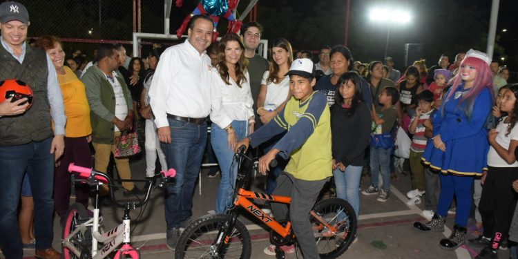 CONVIVEN ANTÓNIO ASTIAZARÁN Y PATTY RUIBAL EN EXITOSA POSADA CRECES LA CHOLLA