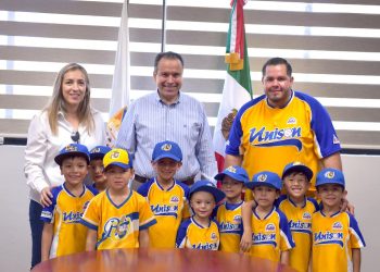 Con apoyo de Toño Astiazarán niños de la Liga de Béisbol Buhitos competirán en torneo nacional