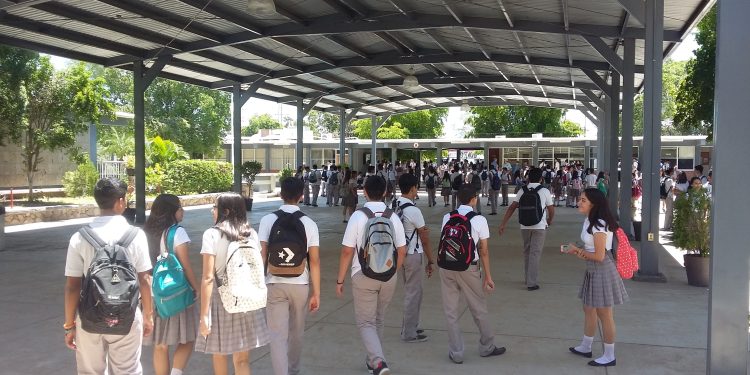 Graduaciones escolares deberán realizarse con todas las medidas preventivas: SEC.