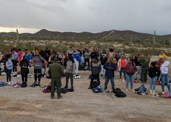 DETIENEN A 261 MIGRANTES EN LUKEVILLE, ARIZONA: POLICÍA FRONTERIZA