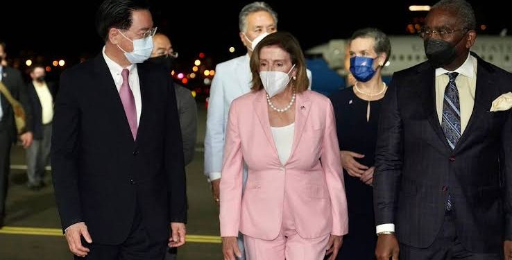 LLEGA NANCY PELOSI A TAIWÁN, CRECEN LAS TENSIONES CON CHINA