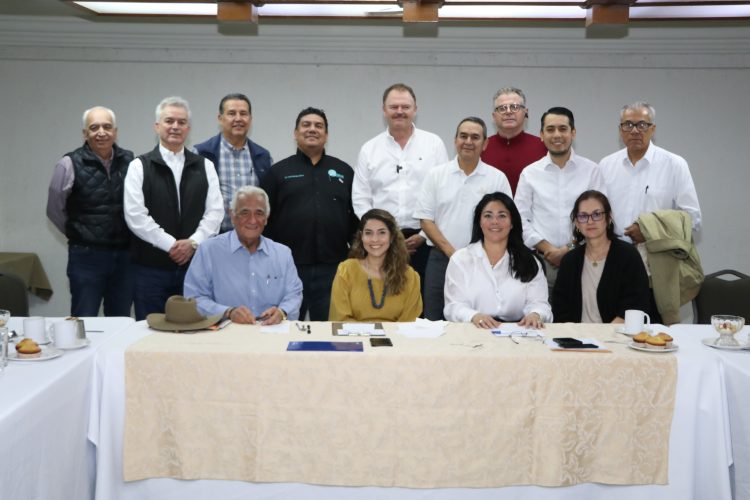 Escucha “El Borrego” Gándara a médicos y enfermeras