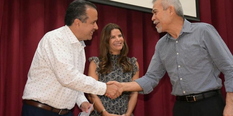 Con Peso Solar ayuda Toño Astiazarán a 32 Asociaciones Civiles