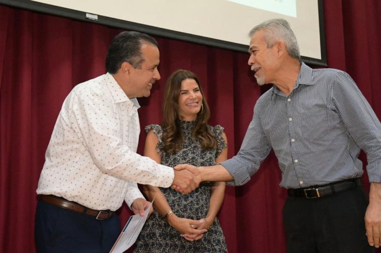 Con Peso Solar ayuda Toño Astiazarán a 32 Asociaciones Civiles