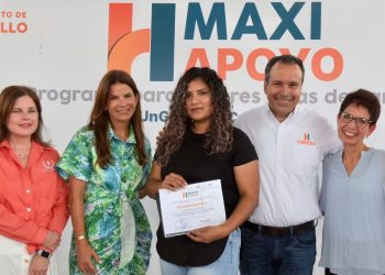 Reconoce Toño Astiazarán a 94 mujeres que inician su primer negocio