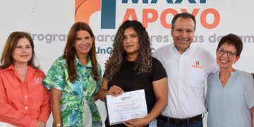 Reconoce Toño Astiazarán a 94 mujeres que inician su primer negocio
