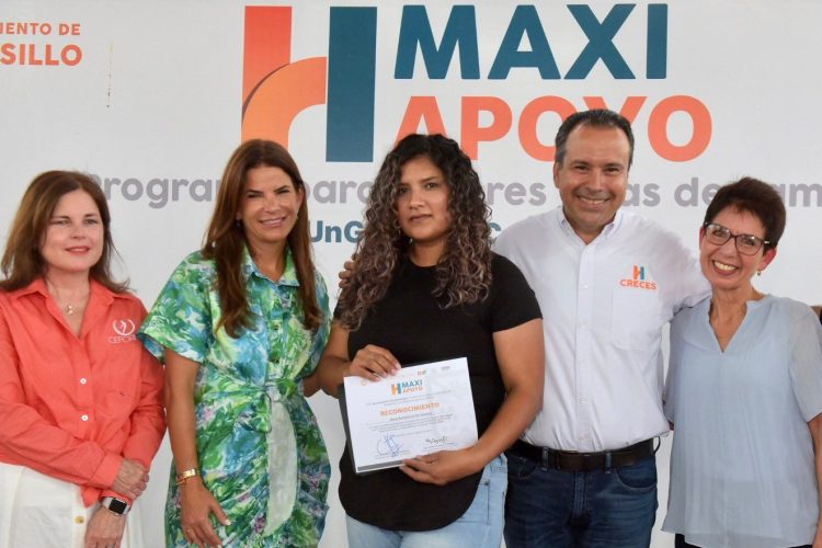 Reconoce Toño Astiazarán a 94 mujeres que inician su primer negocio