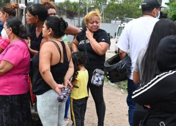 HONDURAS: MUEREN 41 RECLUSAS “CALCINADAS Y TIROTEADAS” DENTRO DE UNA CÁRCEL