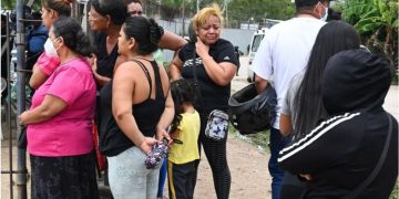 HONDURAS: MUEREN 41 RECLUSAS “CALCINADAS Y TIROTEADAS” DENTRO DE UNA CÁRCEL