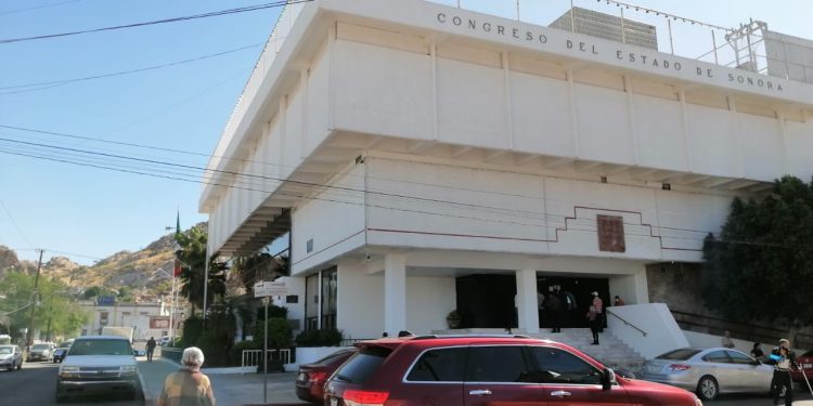 Convoca la Diputación Permanente a sesión extraordinaria del Pleno del Congreso el 7 de junio