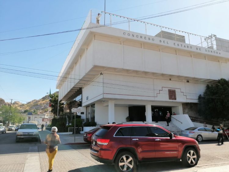 Convoca la Diputación Permanente a sesión extraordinaria del Pleno del Congreso el 7 de junio