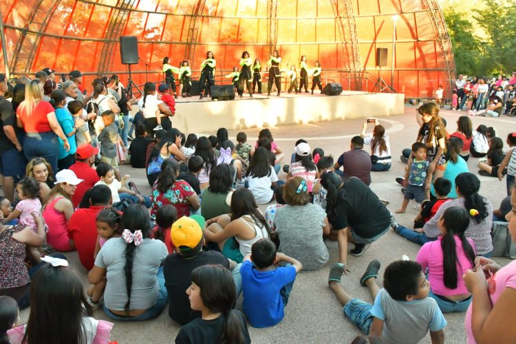 Festejan en la Víactiva a las niñas y niños de Hermosillo