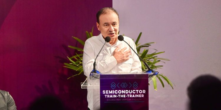 PROMOVEMOS LA ESPECIALIZACIÓN ACADÉMICA PARA EL DESARROLLO DEL PLAN SONORA EN LA JUVENTUD SONORENSE: ALFONSO DURAZO