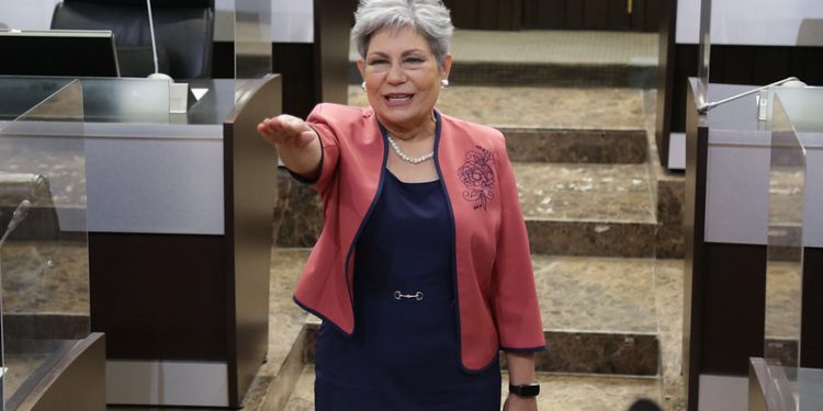 Rinde protesta ante la Diputación Permanente nueva titular del ISAF