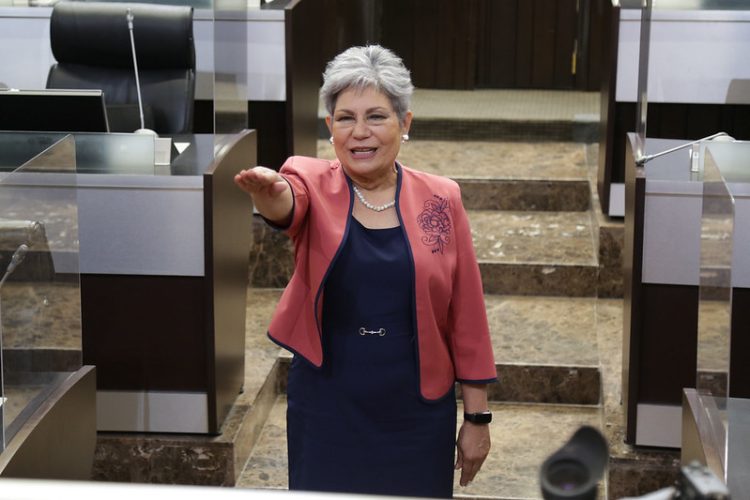 Rinde protesta ante la Diputación Permanente nueva titular del ISAF