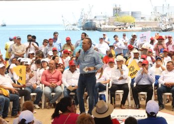 Para que los defienda de la crisis y el olvido, pescadores de Yavaros, piden apoyo a Beltrones