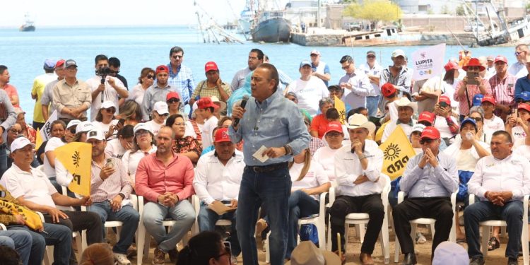 Para que los defienda de la crisis y el olvido, pescadores de Yavaros, piden apoyo a Beltrones
