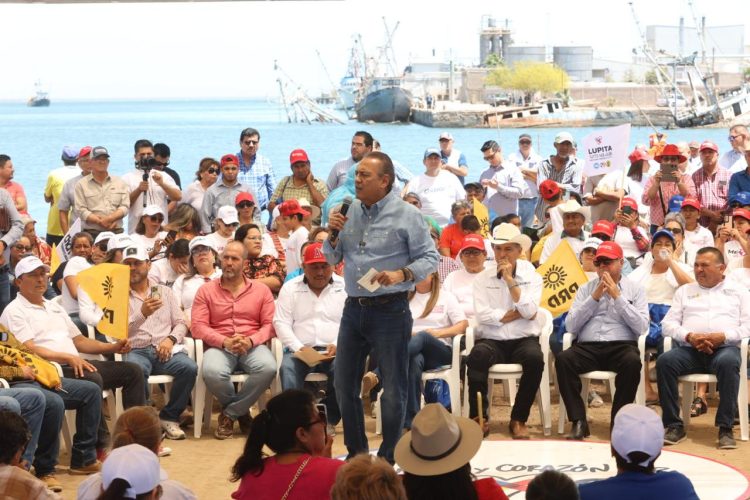 Para que los defienda de la crisis y el olvido, pescadores de Yavaros, piden apoyo a Beltrones