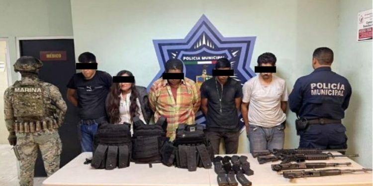 MESA ESTATAL DE SEGURIDAD DETIENE A CINCO PERSONAS Y ASEGURA CUATRO ARMAS EN CAJEME