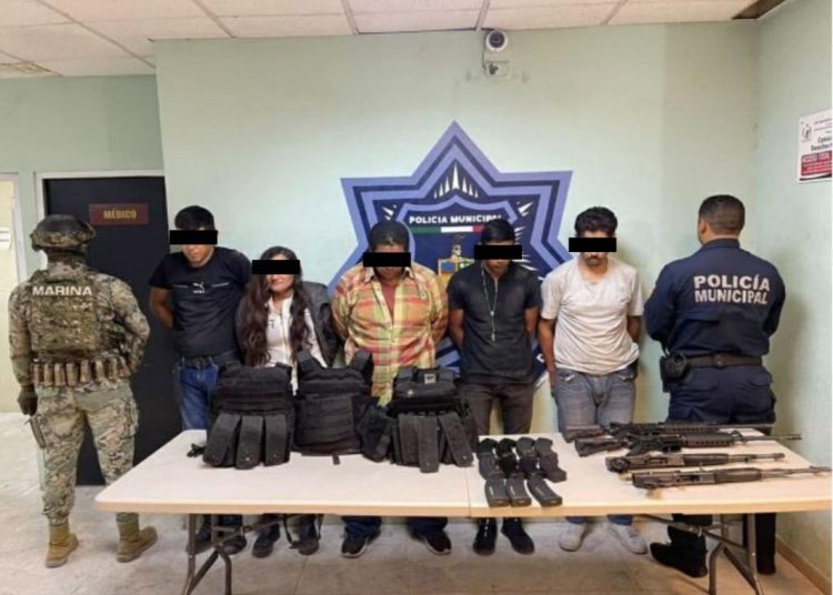 MESA ESTATAL DE SEGURIDAD DETIENE A CINCO PERSONAS Y ASEGURA CUATRO ARMAS EN CAJEME
