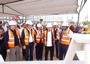 Constata Gobernador Durazo avances del Hospital General, entrega becas y apoyos de vivienda en Navojoa