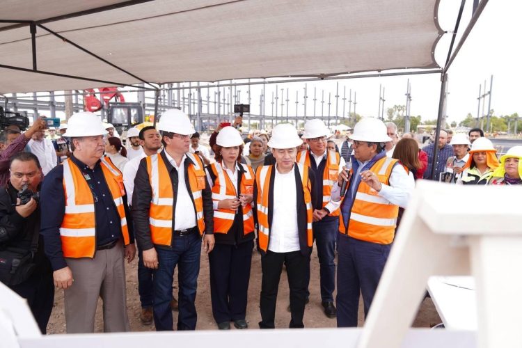 Constata Gobernador Durazo avances del Hospital General, entrega becas y apoyos de vivienda en Navojoa