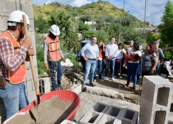 Constata Antonio Astiazarán construcción de cuartos adicionales en beneficio de familias de Hermosillo