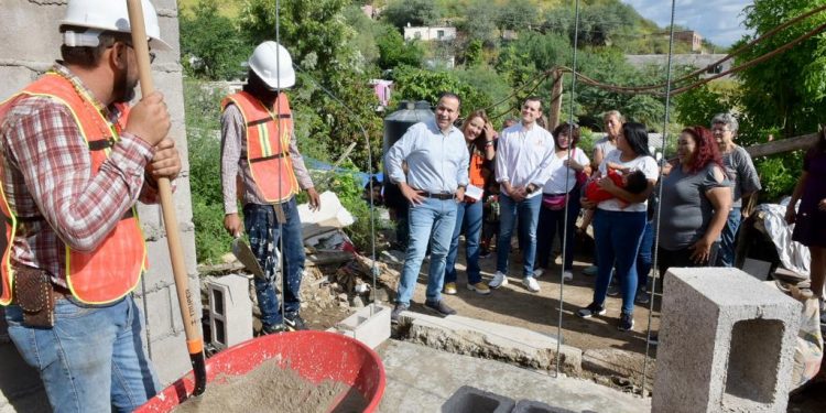 Constata Antonio Astiazarán construcción de cuartos adicionales en beneficio de familias de Hermosillo