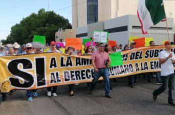 Firme, marcha de  Unión de Usuarios de Hermosillo a CFE en Sonora