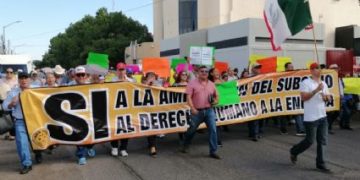 Firme, marcha de&nbsp; Unión de Usuarios de Hermosillo a CFE en Sonora