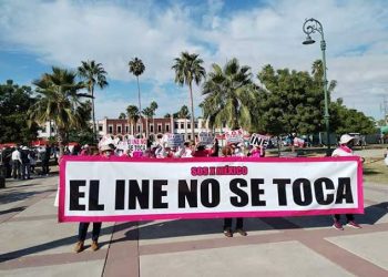MARCHAN HERMOSILLENSES EN CONTRA DE LA REFORMA ELECTORAL DEL PRESIDENTE LÓPEZ OBRADOR 