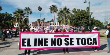 MARCHAN HERMOSILLENSES EN CONTRA DE LA REFORMA ELECTORAL DEL PRESIDENTE LÓPEZ OBRADOR&nbsp;