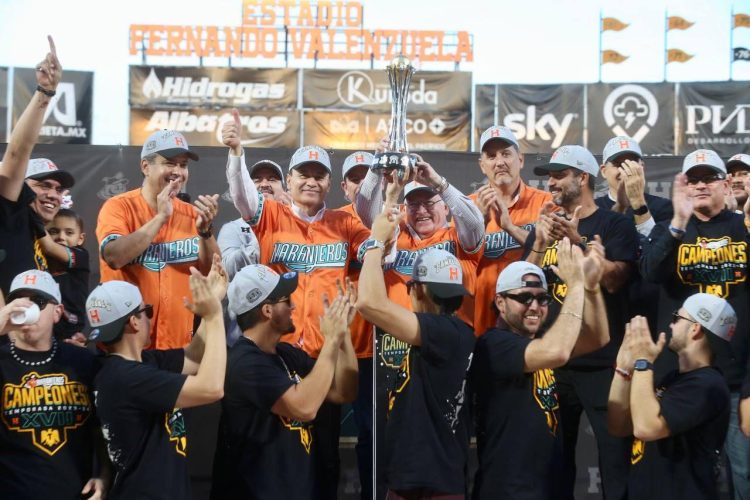 Festeja Gobernador Durazo junto a Club Naranjeros