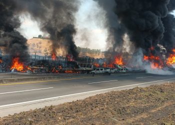 DEJA 5 MUERTOS Y 14 HERIDOS CARAMBOLA EN JALISCO