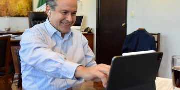 NOTIFICAN A TOÑO ASTIAZARÁN QUE HERMOSILLO FUE ELEGIDO PARA PARTICIPAR EN EL PROGRAMA CIUDADES EN MOVIMIENTO DEL DEPARTAMENTO DE ESTADO DE EEUU