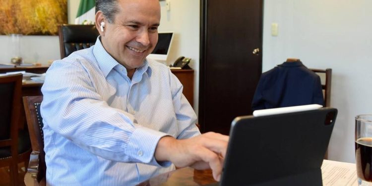 NOTIFICAN A TOÑO ASTIAZARÁN QUE HERMOSILLO FUE ELEGIDO PARA PARTICIPAR EN EL PROGRAMA CIUDADES EN MOVIMIENTO DEL DEPARTAMENTO DE ESTADO DE EEUU