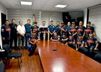 FELICITA TOÑO ASTIAZARÁN A EQUIPO DE BOMBEROS DE HERMOSILLO POR SU BICAMPEONATO 