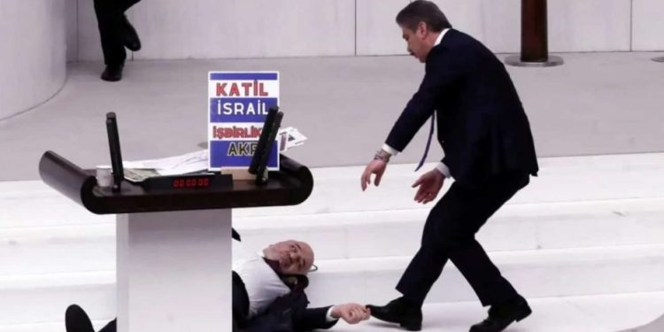 Muere diputado turco que sufrió infarto durante discurso contra Israel