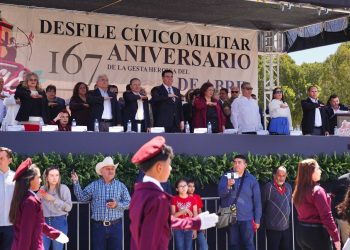 Atestigua gobernador desfile conmemorativo del 167 aniversario de la gesta heroica de Caborca