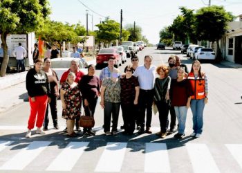 Entrega Toño Astiazarán recarpeteo de avenida Tenochtitlán