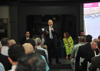 Al sacar las vías del ferrocarril nos adelantaremos 50 años al crecimiento de Nogales: gobernador Alfonso Durazo