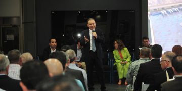 Al sacar las vías del ferrocarril nos adelantaremos 50 años al crecimiento de Nogales: gobernador Alfonso Durazo
