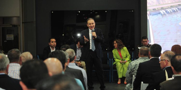 Al sacar las vías del ferrocarril nos adelantaremos 50 años al crecimiento de Nogales: gobernador Alfonso Durazo