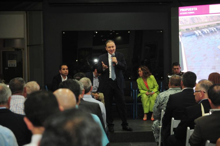 Al sacar las vías del ferrocarril nos adelantaremos 50 años al crecimiento de Nogales: gobernador Alfonso Durazo