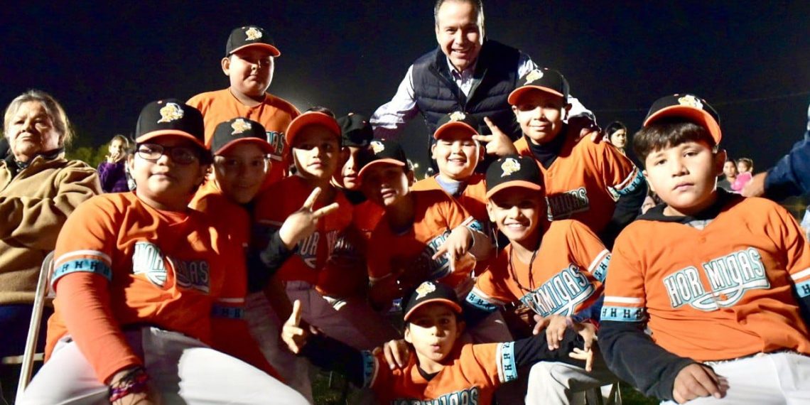 Celebran Toño Astiazarán y familias de la Victoria posada navideña