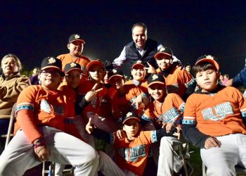 Celebran Toño Astiazarán y familias de la Victoria posada navideña