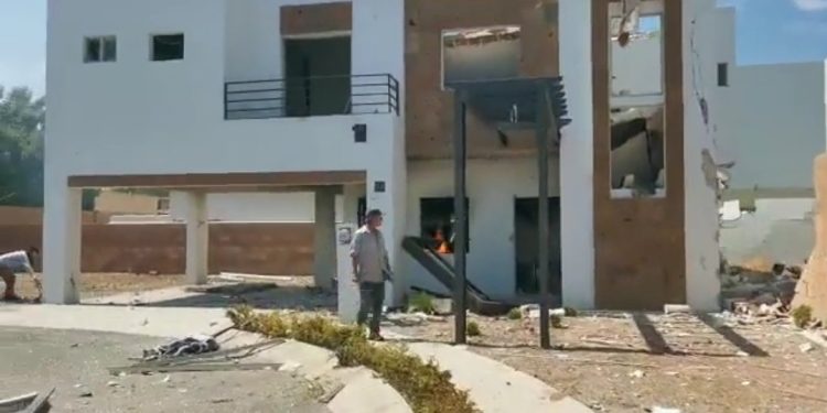 Confirma Toño Astiazarán auxilio a familia afectada por explosión de casa