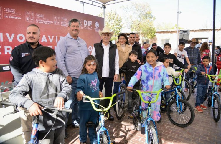 Beneficia gobernador Durazo a familias de la sierra con operativo navideño